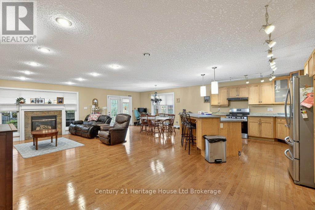 57 Wendy Calder Place, Woodstock (Woodstock - North), Ontario  N4T 1T4 - Photo 5 - X13688462
