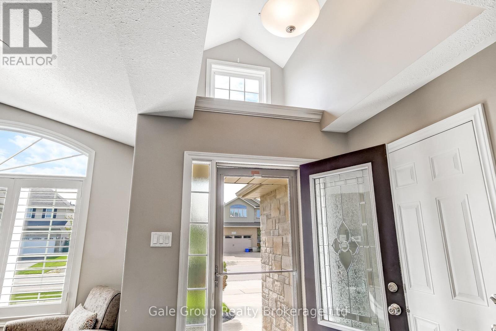 402 Fairway Road, Woodstock (Woodstock - North), Ontario  N4T 0E1 - Photo 3 - X13690698