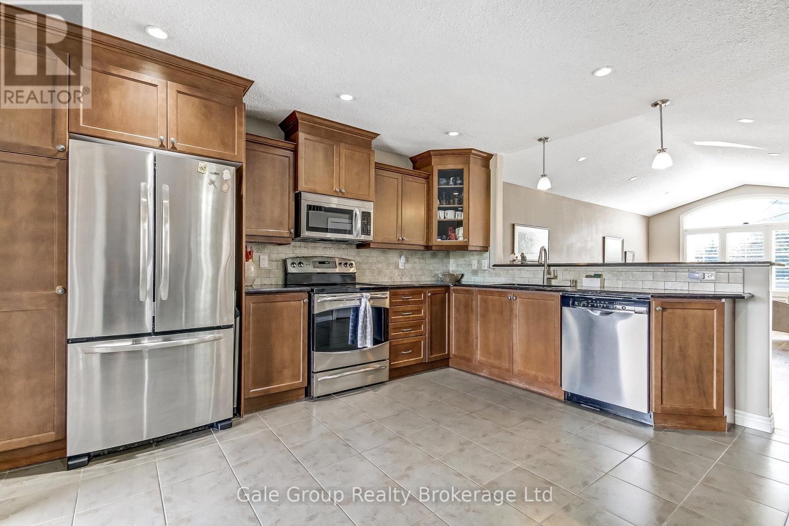 402 Fairway Road, Woodstock (Woodstock - North), Ontario  N4T 0E1 - Photo 8 - X13690698