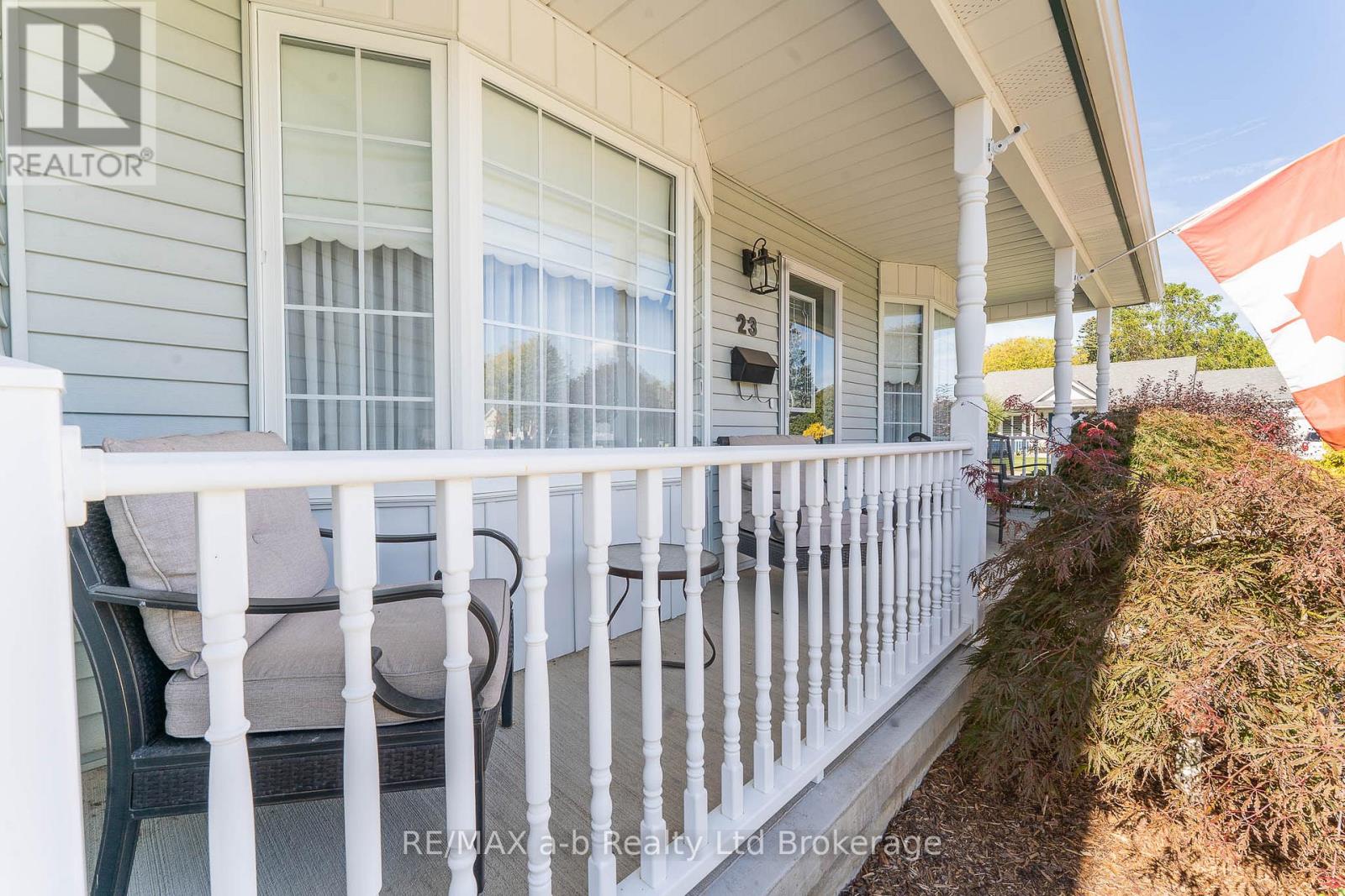 23 Armstrong Drive, Tillsonburg, Ontario  N4G 5T3 - Photo 3 - X13691030