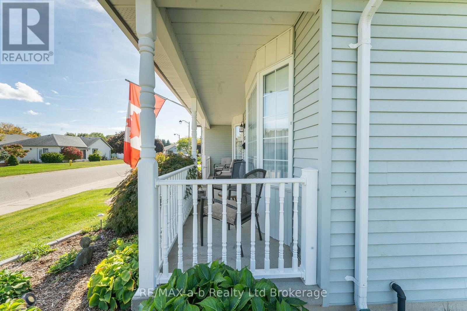 23 Armstrong Drive, Tillsonburg, Ontario  N4G 5T3 - Photo 4 - X13691030