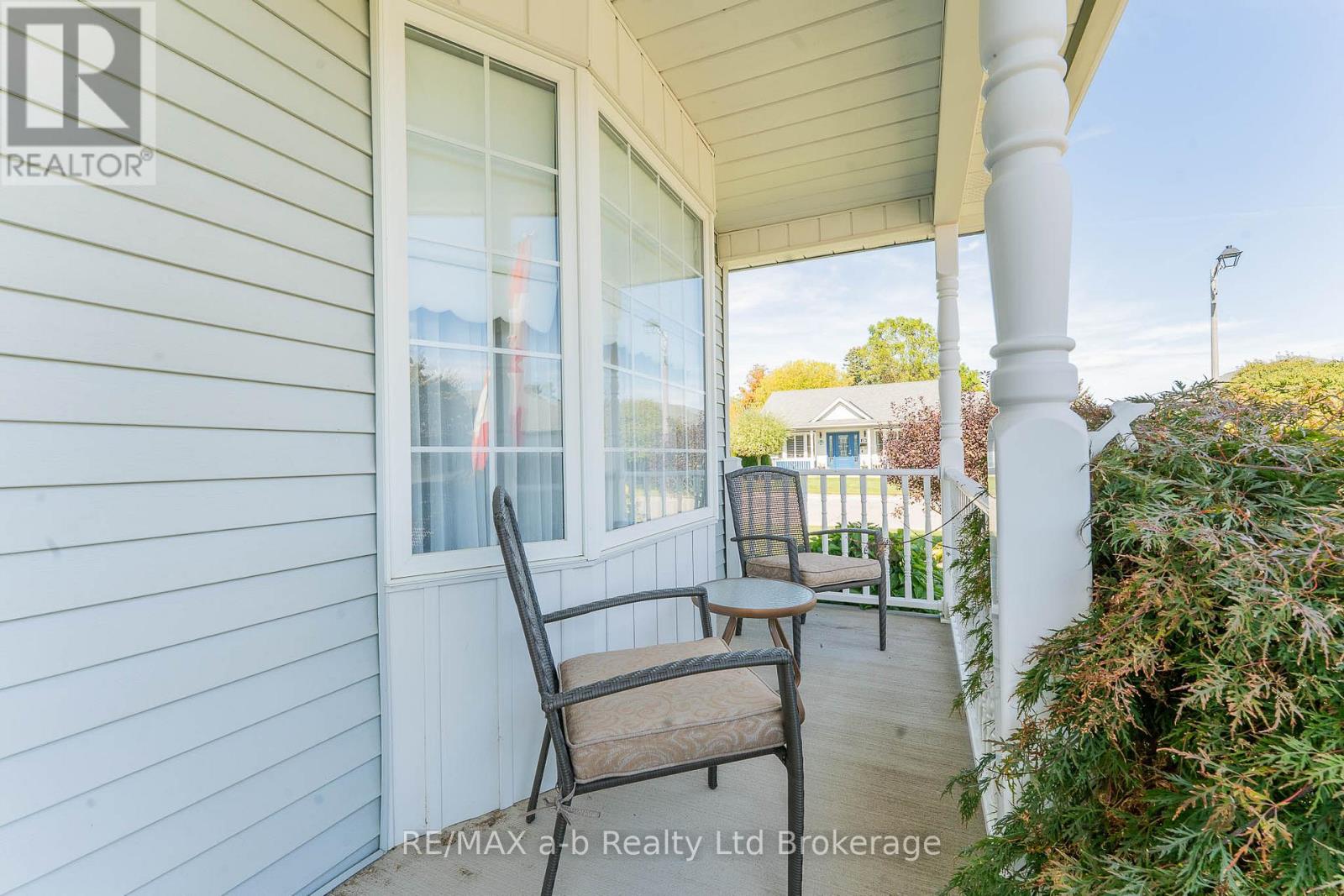 23 Armstrong Drive, Tillsonburg, Ontario  N4G 5T3 - Photo 5 - X13691030
