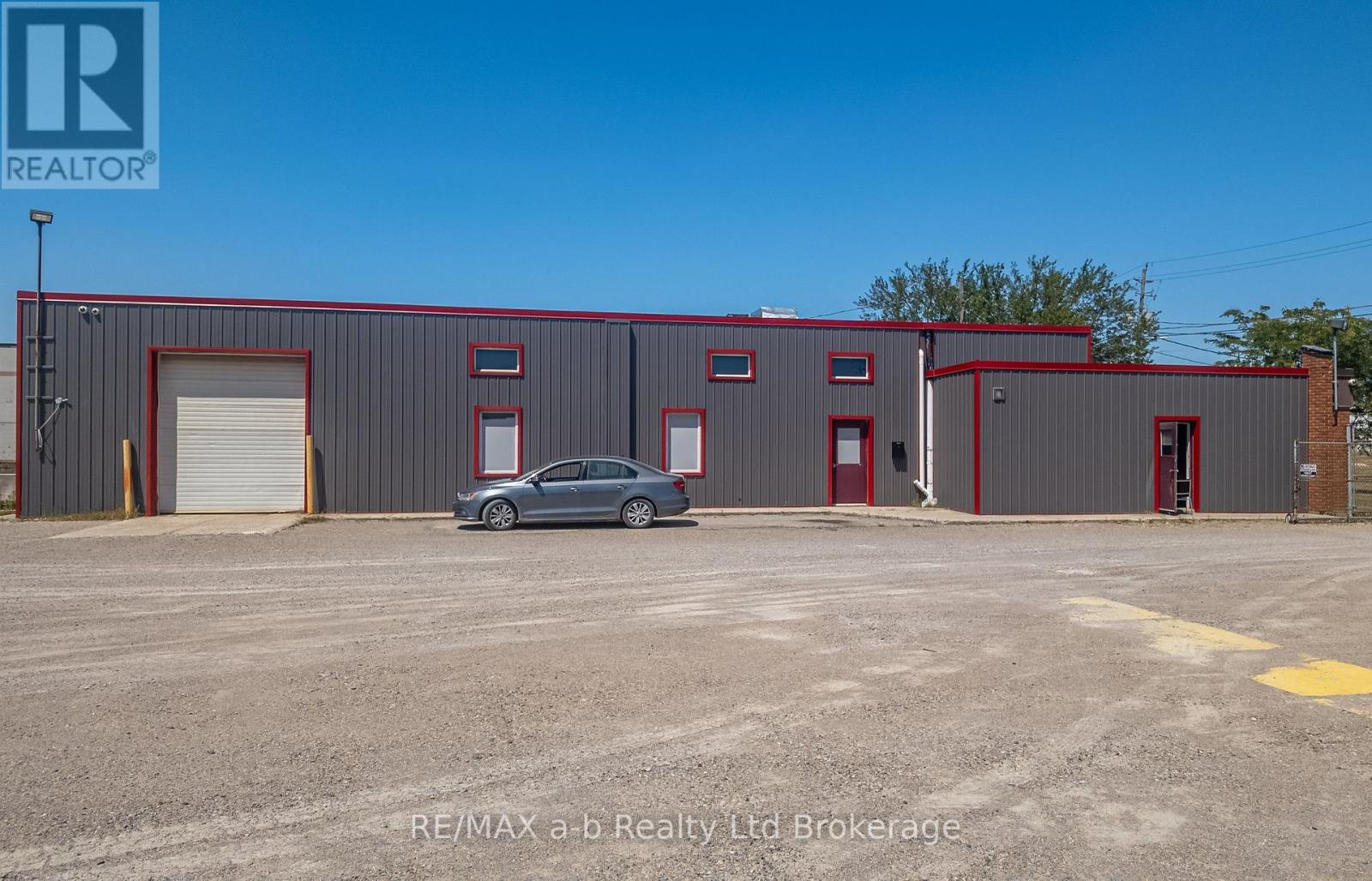 1015 Hargrieve Road, London South (South Z), Ontario  N6E 1P6 - Photo 2 - X13694500