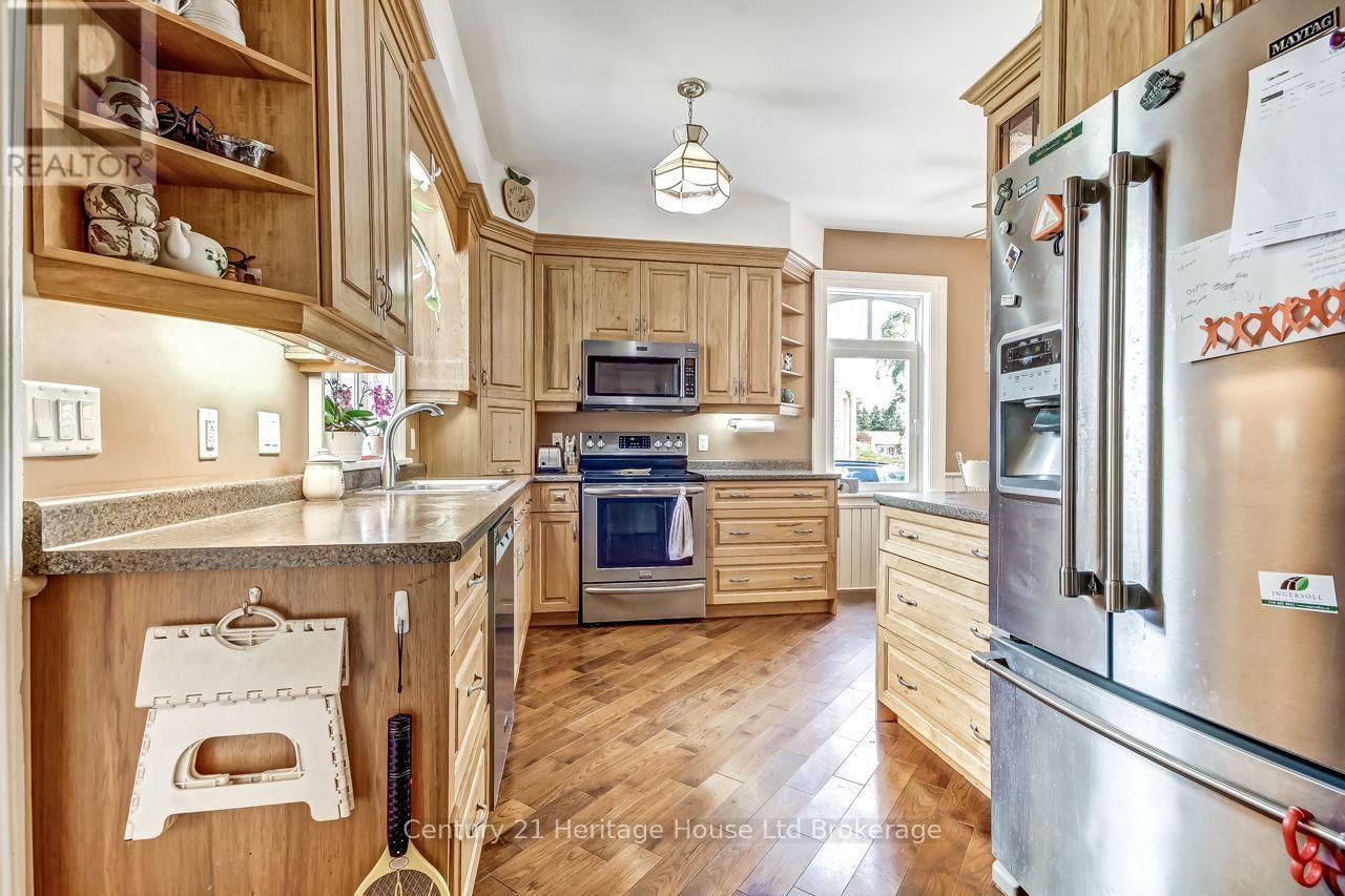 166 Dundas Street W, Zorra (Thamesford), Ontario  N0M 2M0 - Photo 3 - X13697104