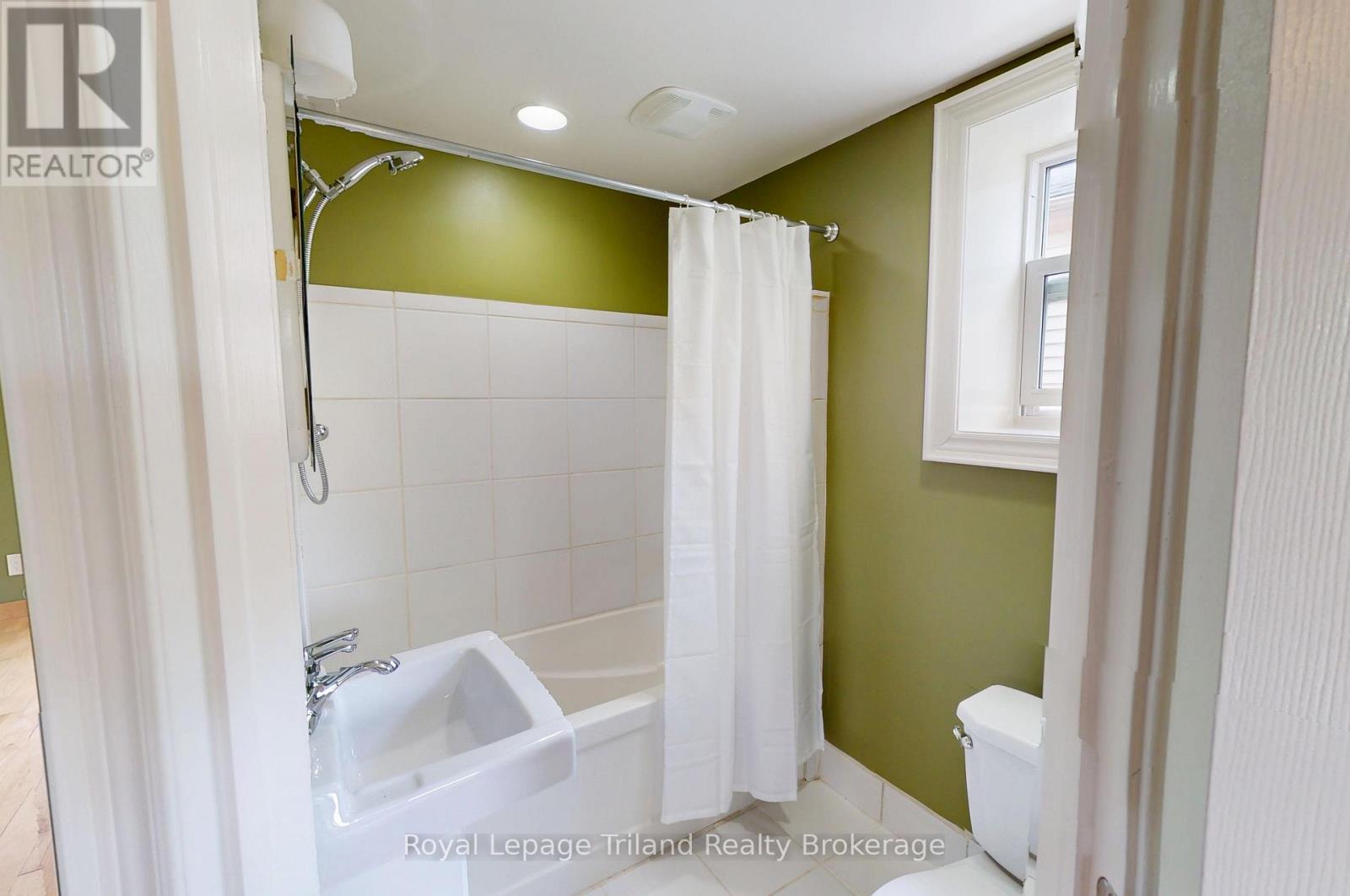 16 Broadway Street, Woodstock (Woodstock - South), Ontario  N4S 2Z9 - Photo 8 - X13697458