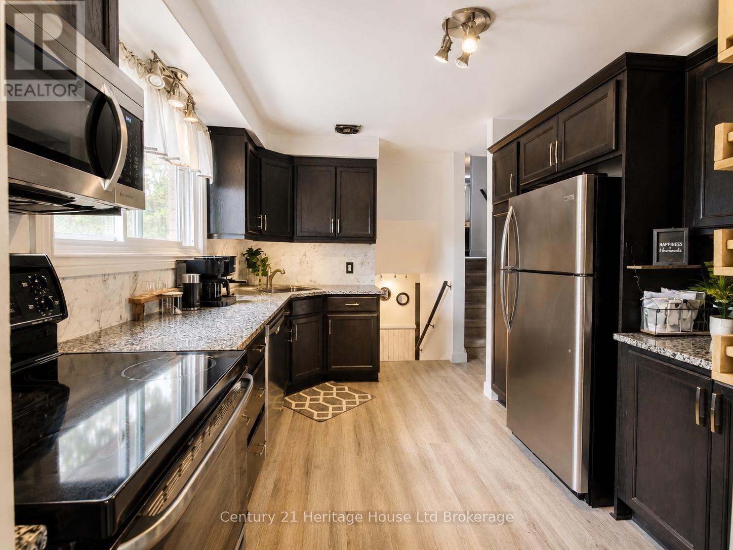 A - 54 Frontenac Road, London South (South T), Ontario  N5Z 3Y6 - Photo 8 - X13701636