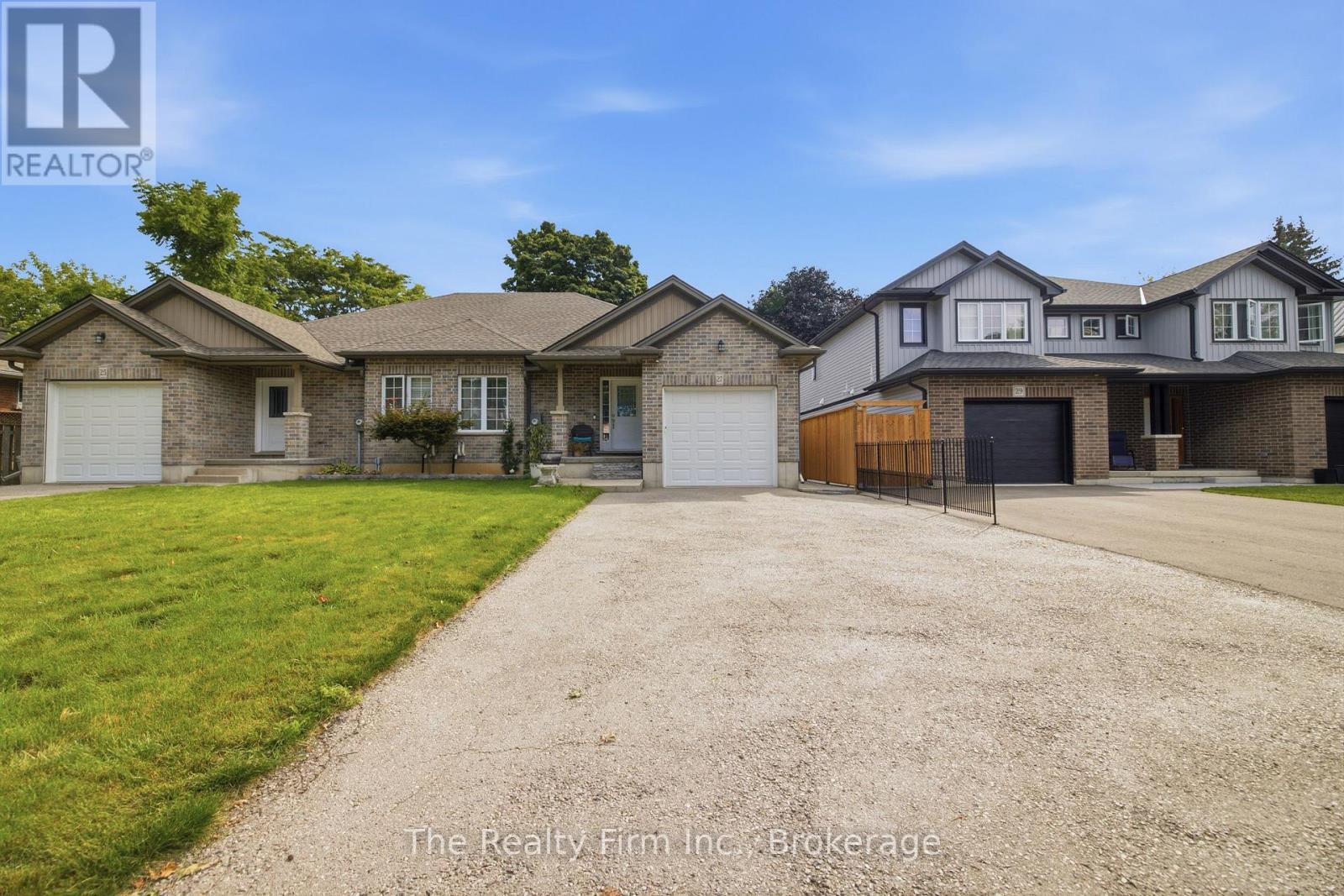 27 Cronyn Street, Woodstock (Woodstock - South), Ontario  N4S 3T4 - Photo 2 - X13703268