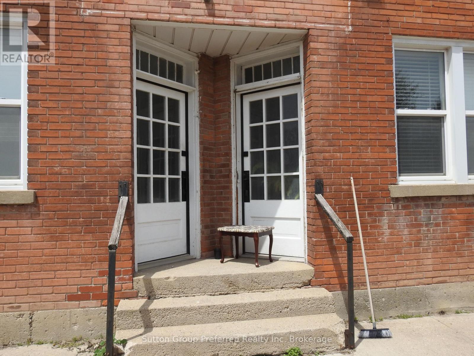 1792 Longwoods Road, Southwest Middlesex (Wardsville), Ontario  N0L 2N9 - Photo 2 - X13709668