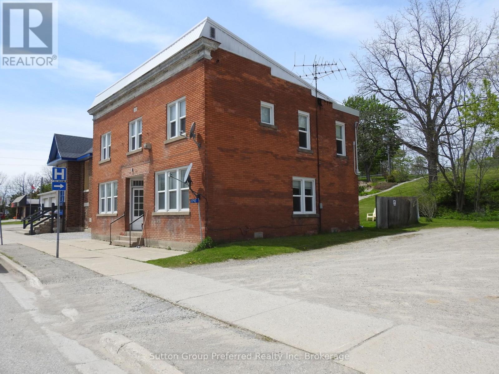 1792 Longwoods Road, Southwest Middlesex (Wardsville), Ontario  N0L 2N9 - Photo 4 - X13709668