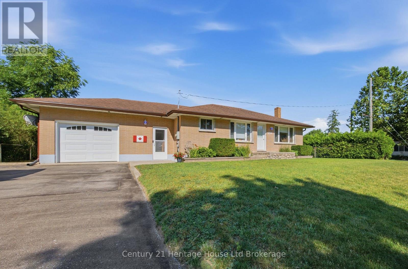 256 Markwell Street, Norfolk (Delhi), Ontario  N4B 2R2 - Photo 2 - X13711792