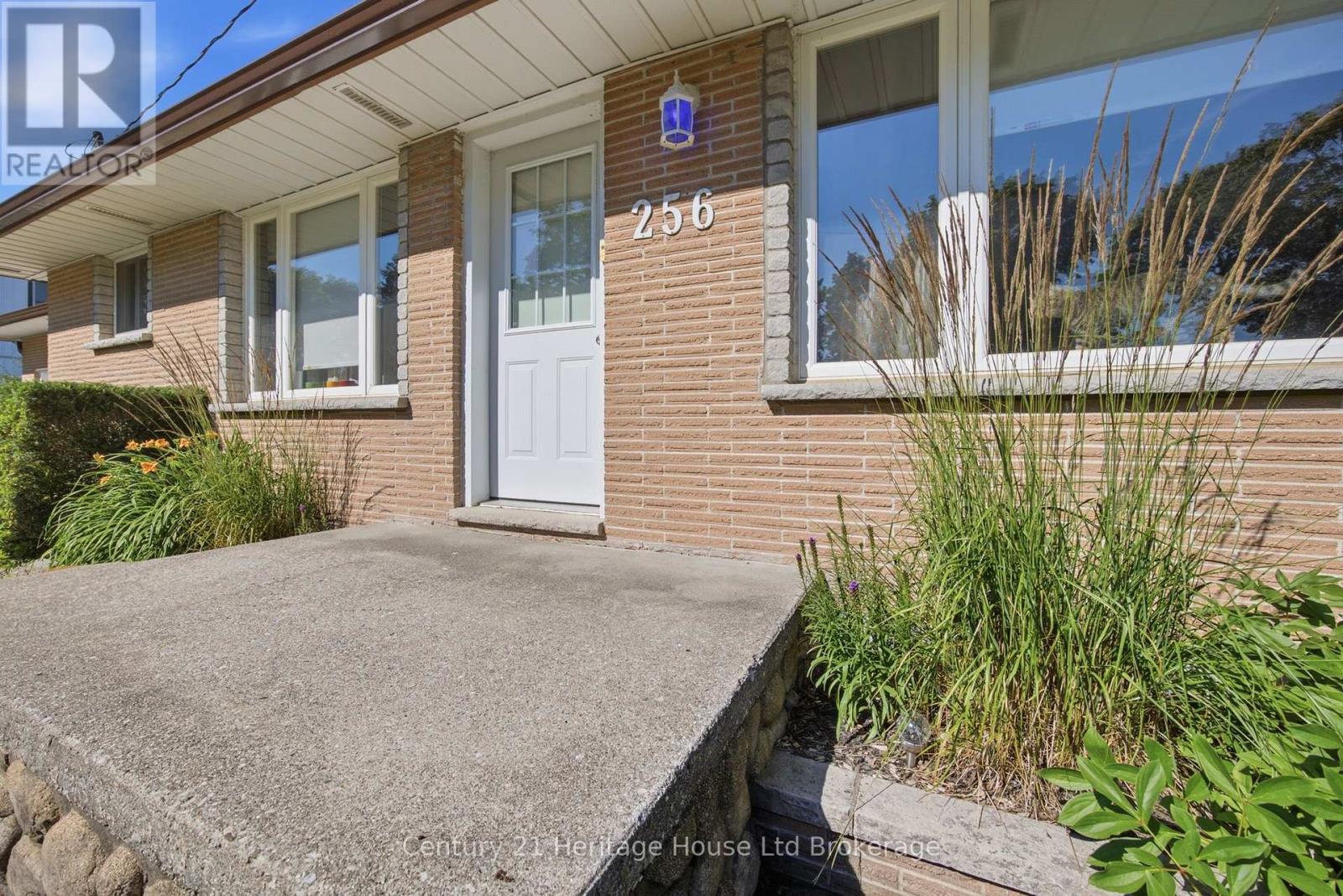 256 Markwell Street, Norfolk (Delhi), Ontario  N4B 2R2 - Photo 3 - X13711792