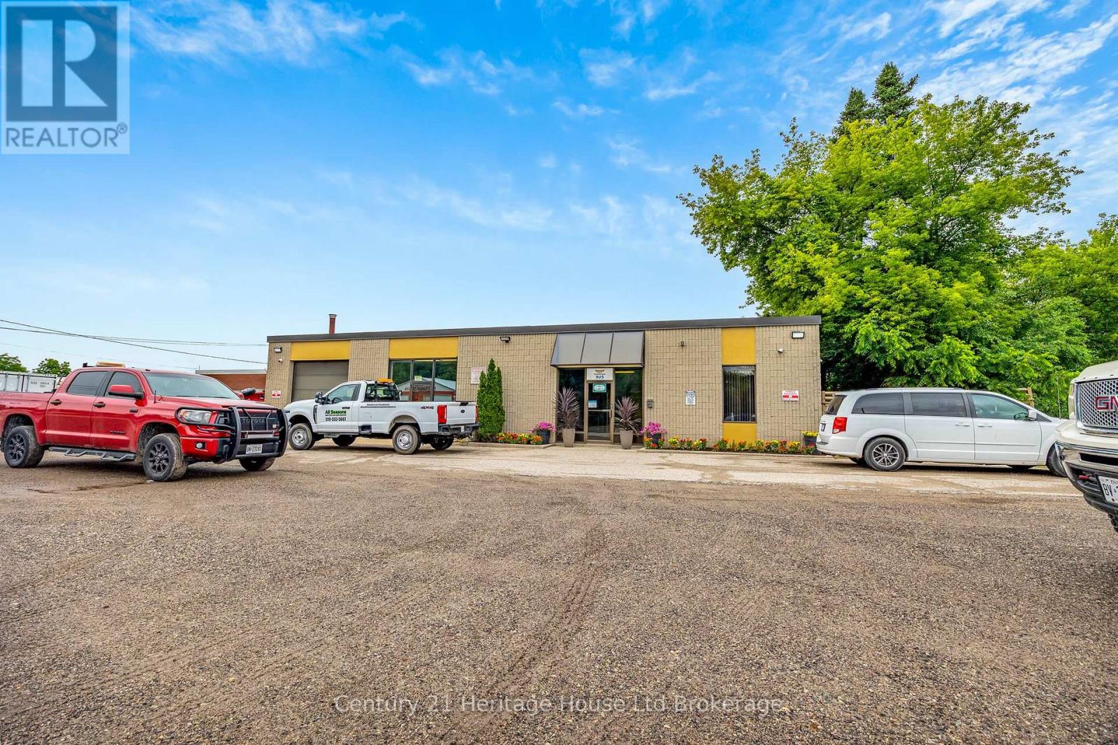 905 Dufferin Street, Woodstock (Woodstock - South), Ontario  N4S 1Y8 - Photo 2 - X13714276