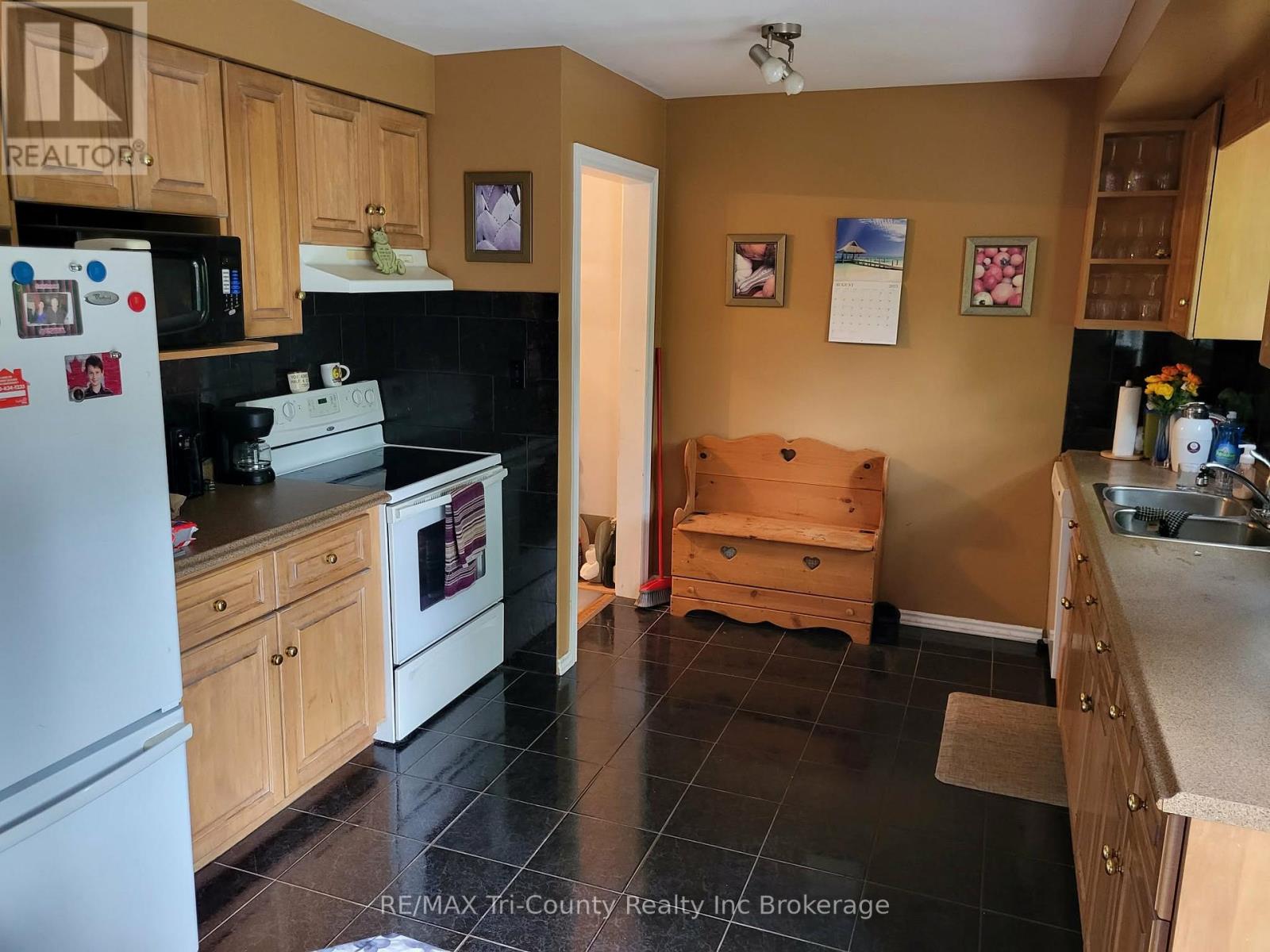 446 Norwich Avenue, Woodstock (Woodstock - South), Ontario  N4S 3W5 - Photo 4 - X13728042