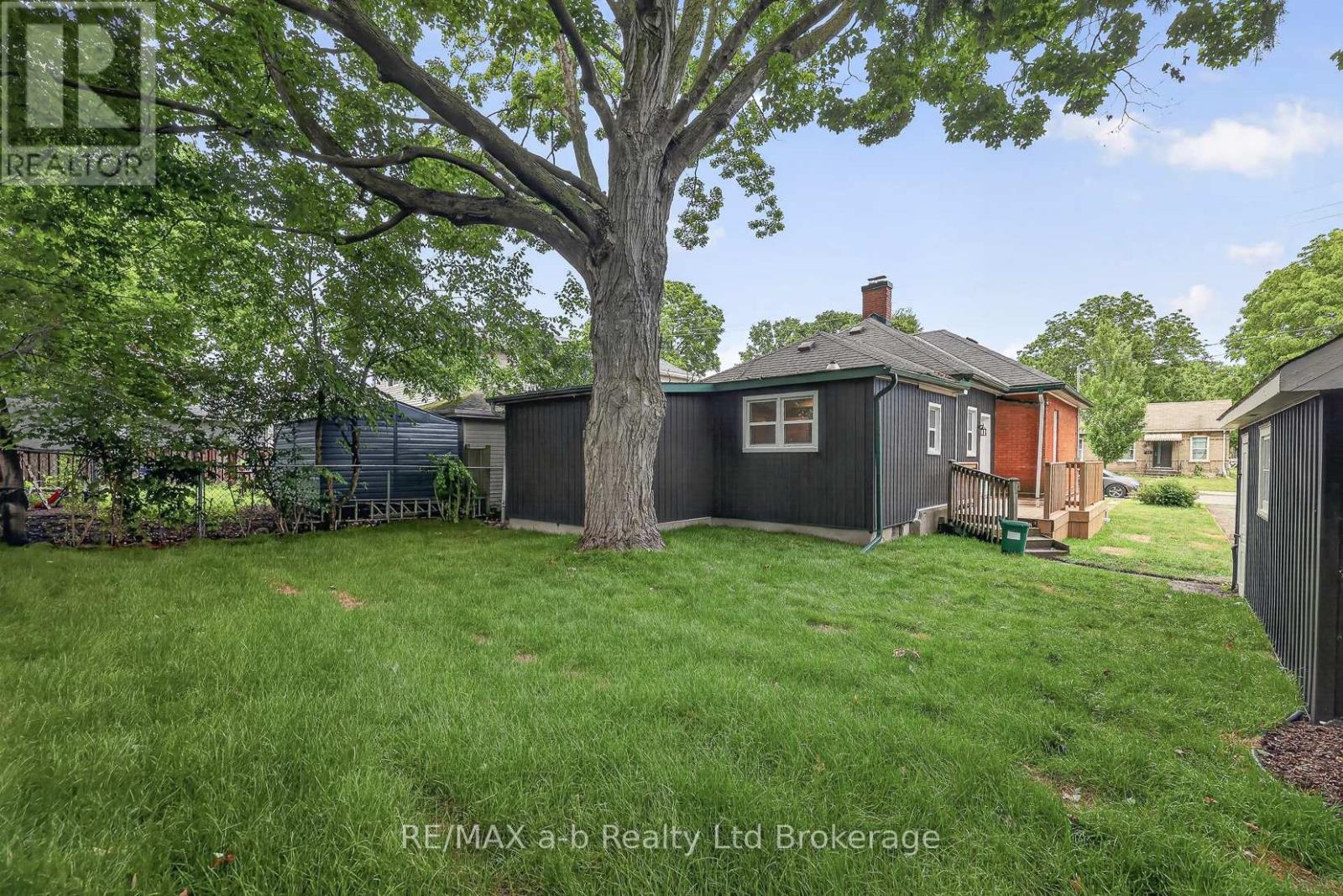 91 Winniett Street, Woodstock (Woodstock - North), Ontario  N4S 5Z6 - Photo 2 - X13730054