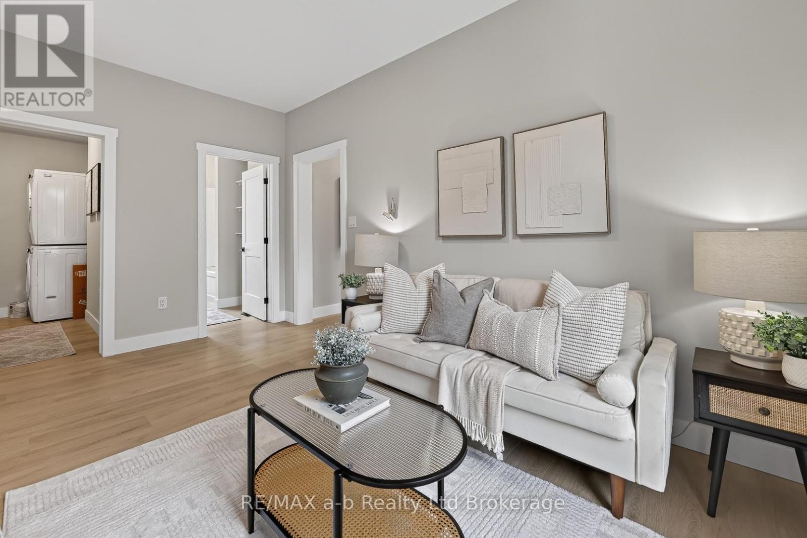 91 Winniett Street, Woodstock (Woodstock - North), Ontario  N4S 5Z6 - Photo 4 - X13730054