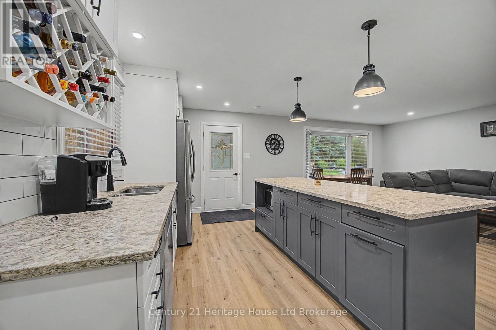 34 Centennial Avenue, Tillsonburg, Ontario  N4G 4R6 - Photo 3 - X13736084