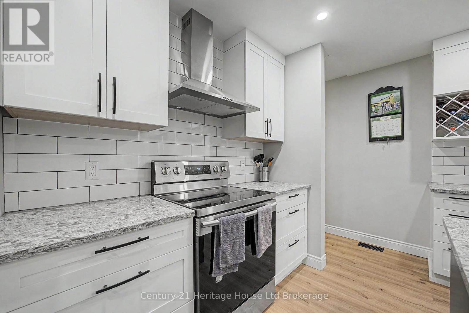 34 Centennial Avenue, Tillsonburg, Ontario  N4G 4R6 - Photo 4 - X13736084
