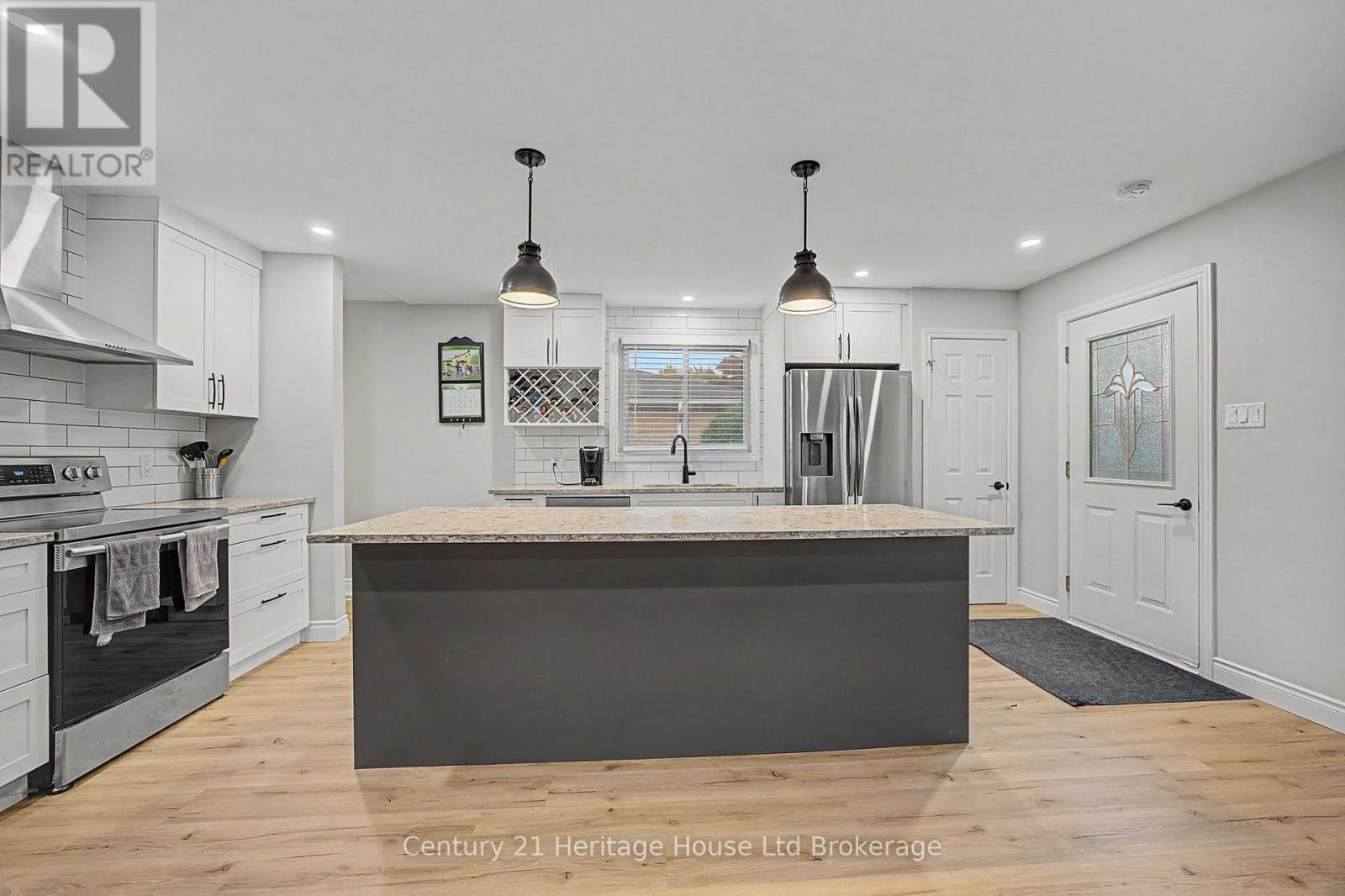 34 Centennial Avenue, Tillsonburg, Ontario  N4G 4R6 - Photo 6 - X13736084