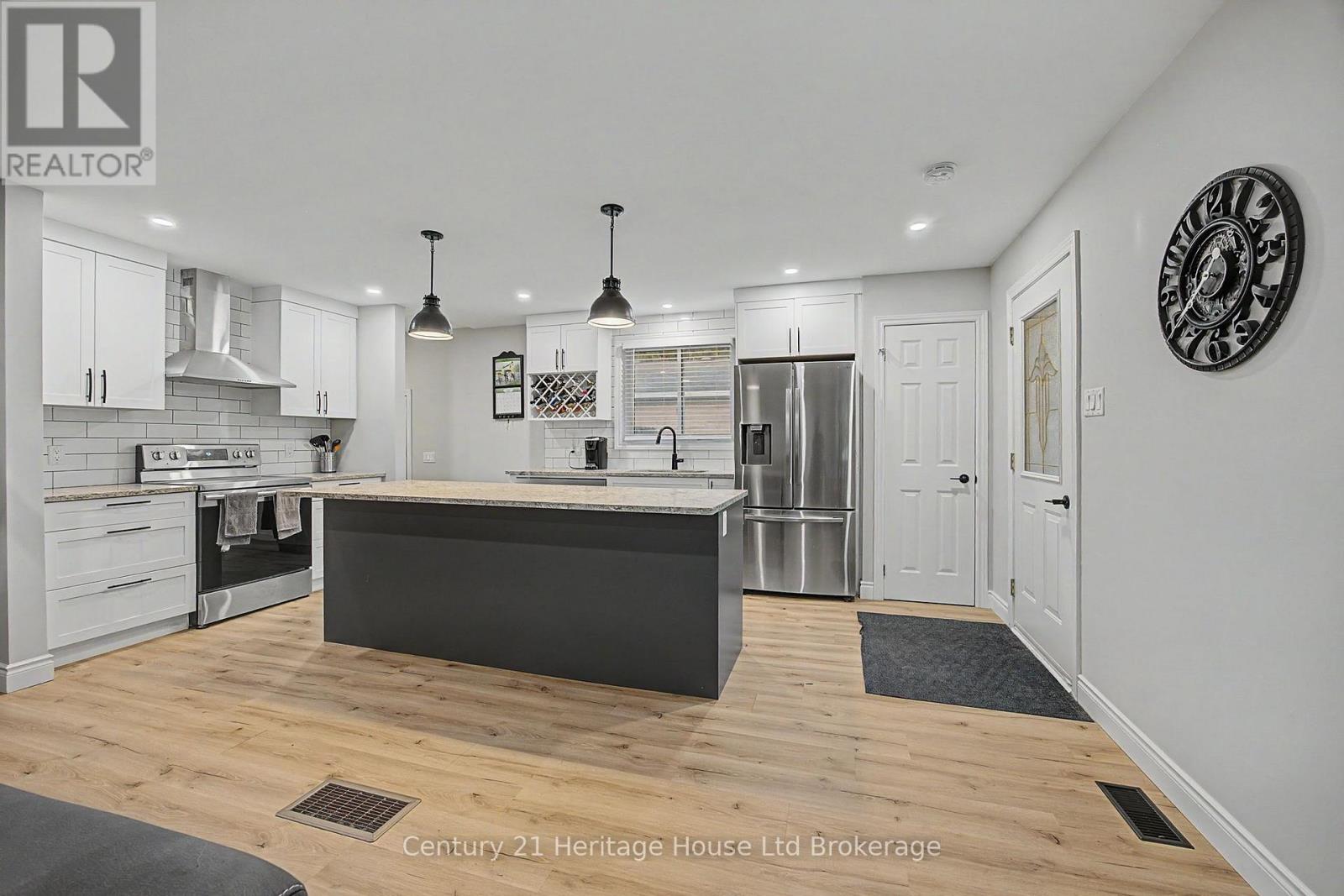 34 Centennial Avenue, Tillsonburg, Ontario  N4G 4R6 - Photo 7 - X13736084