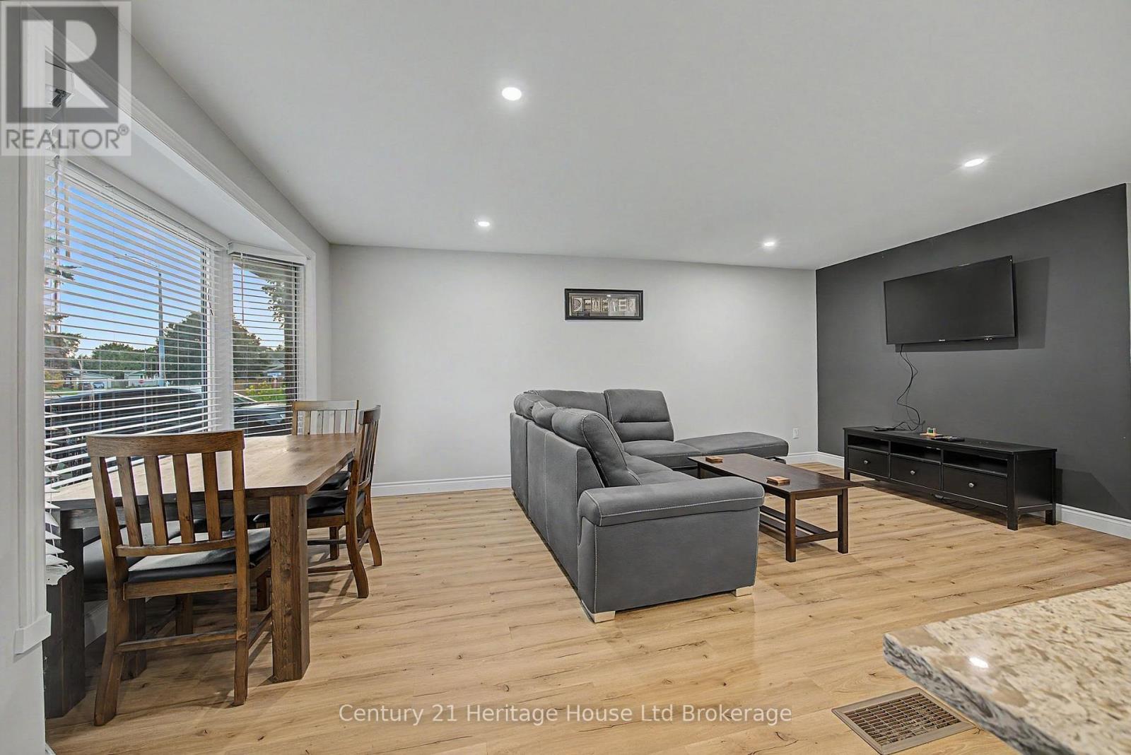 34 Centennial Avenue, Tillsonburg, Ontario  N4G 4R6 - Photo 9 - X13736084