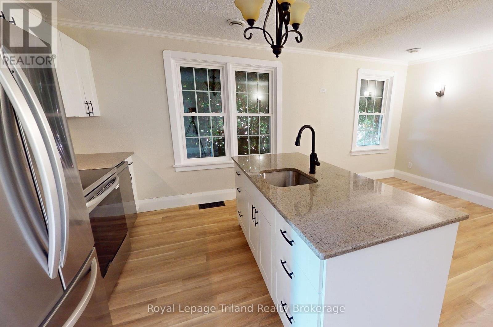 4 - 145 Vansittart Avenue, Woodstock (Woodstock - North), Ontario  N4S 6E5 - Photo 3 - X13738226