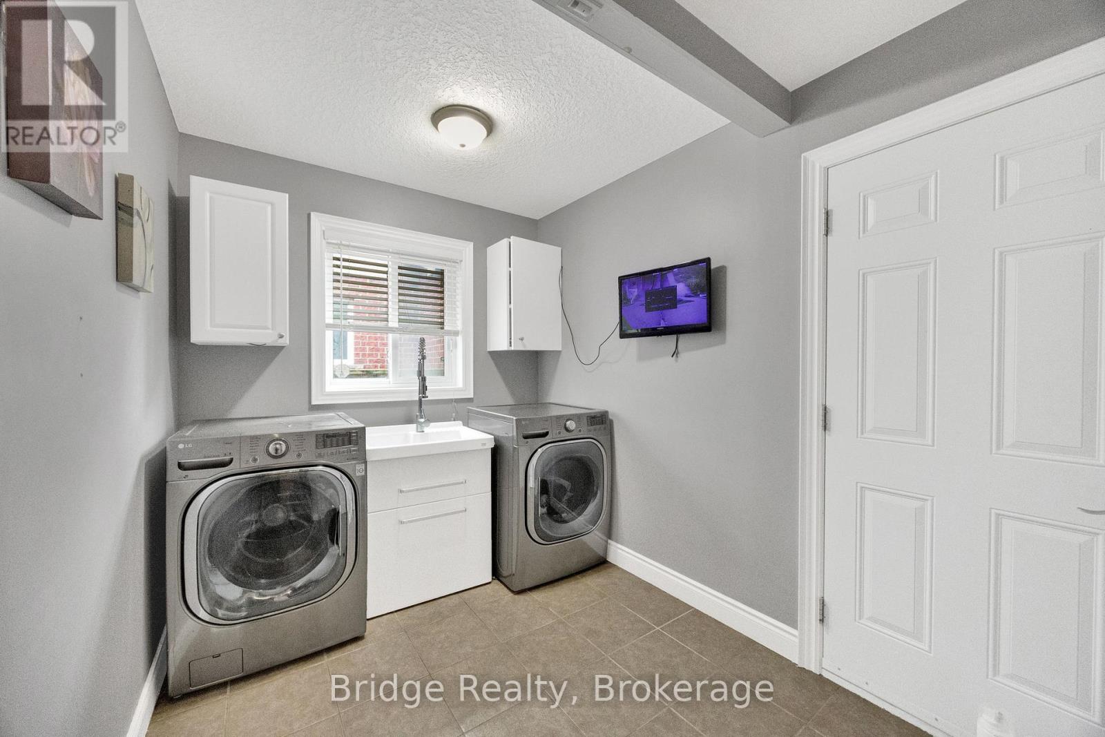 880 Frontenac Crescent, Woodstock (Woodstock - South), Ontario  N4V 0A8 - Photo 25 - X13741726