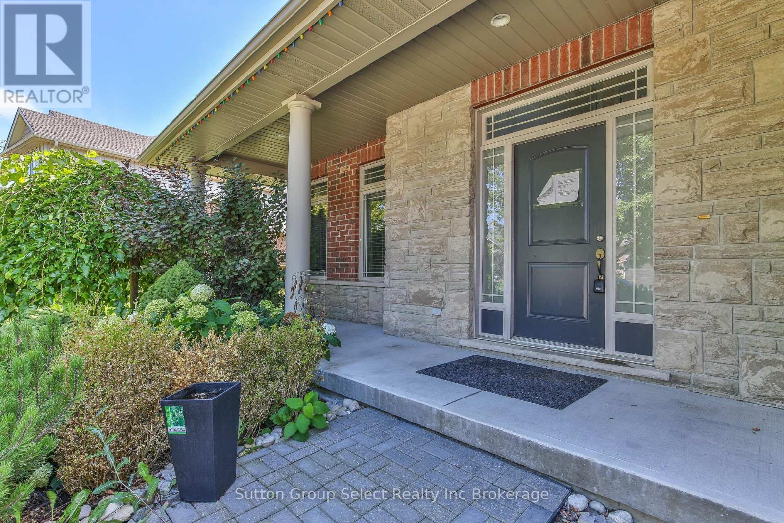 26 Westview Court, Woodstock (Woodstock - North), Ontario  N4T 0B8 - Photo 2 - X13743992