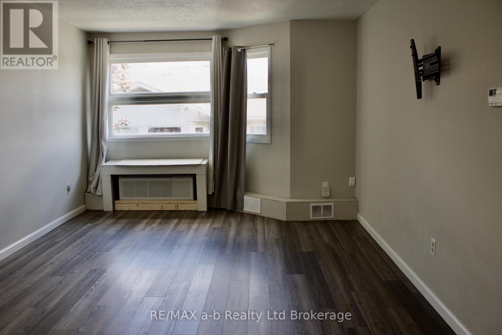 46 - 56 Hiawatha Road, Woodstock (Woodstock - North), Ontario  N4T 1P2 - Photo 8 - X13750054