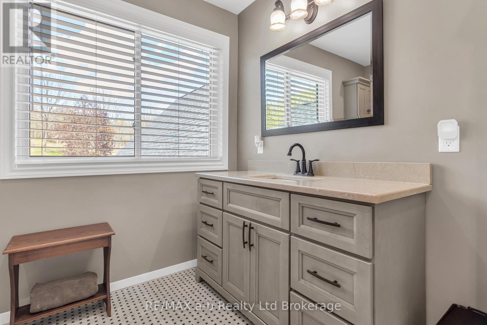 18 Queen Street E, South-West Oxford (Beachville), Ontario  N0J 1A0 - Photo 24 - X13751874