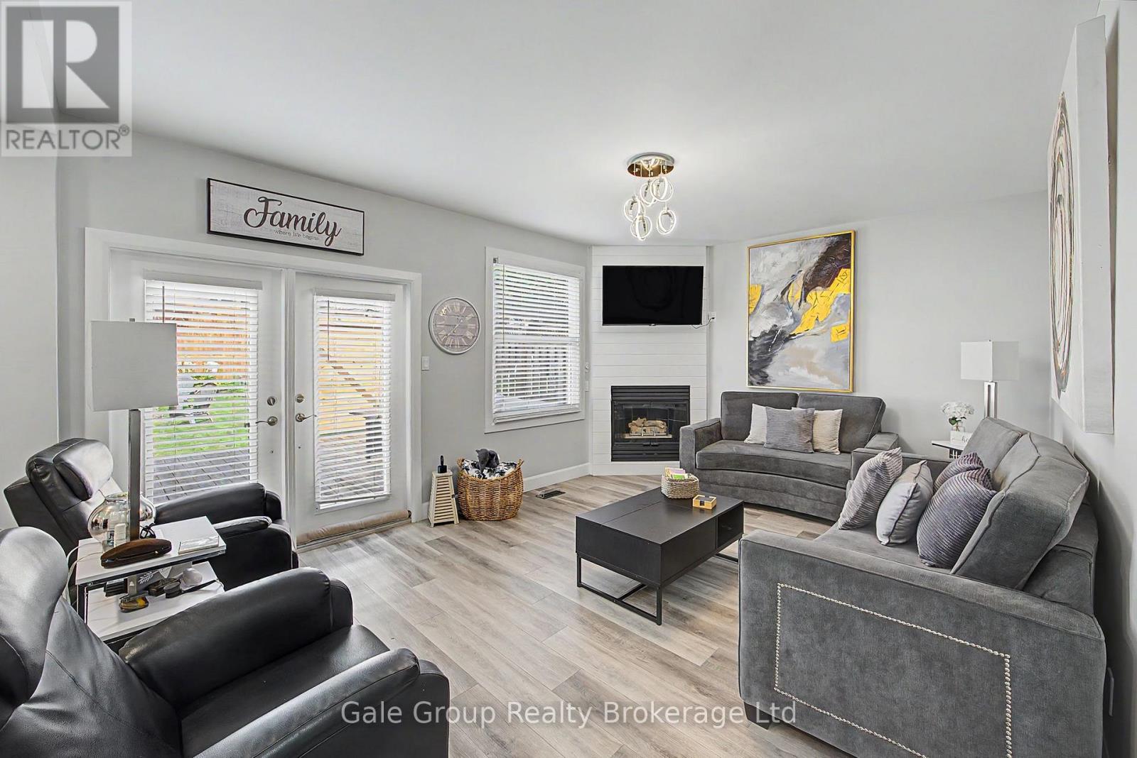 667 Springbank Avenue N, Woodstock (Woodstock - North), Ontario  N4T 1E3 - Photo 3 - X13752174