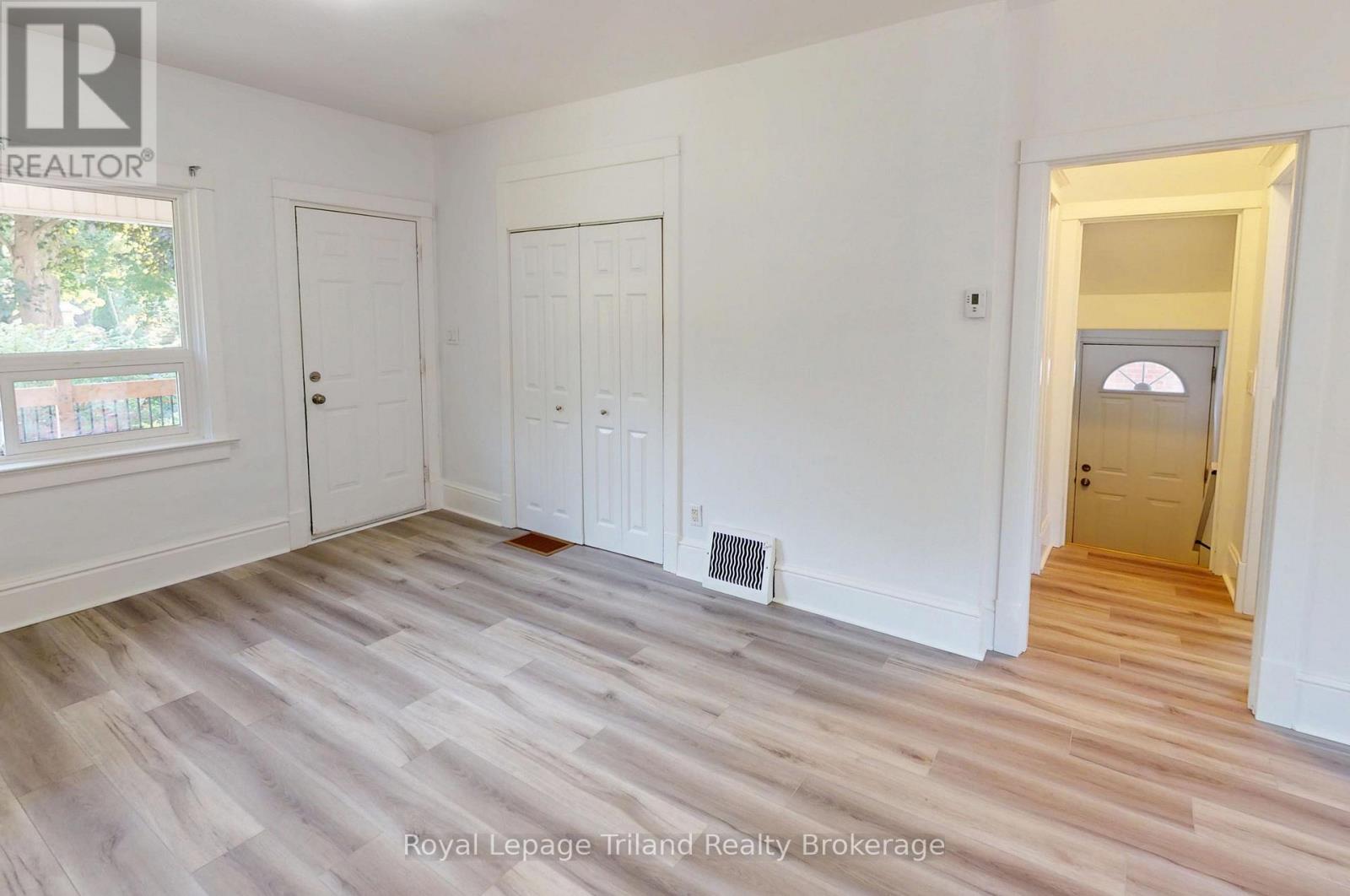 279 Vansittart Avenue, Woodstock (Woodstock - North), Ontario  N4S 6G4 - Photo 2 - X13769956