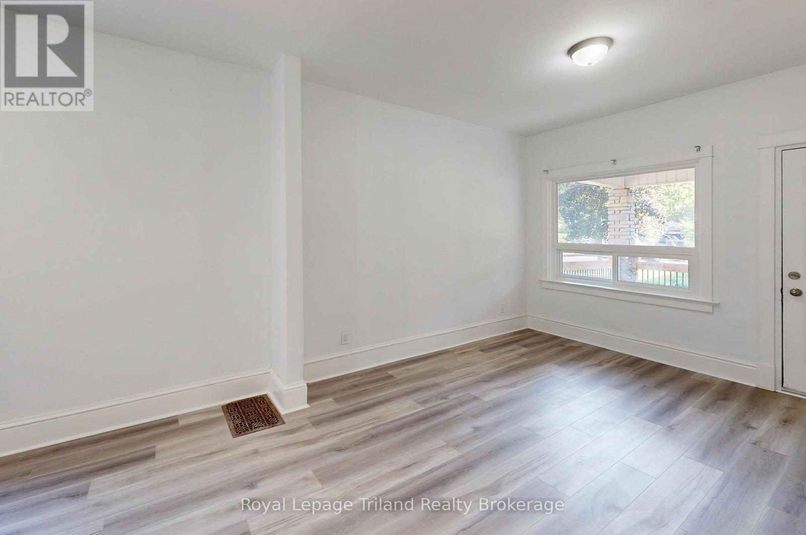 279 Vansittart Avenue, Woodstock (Woodstock - North), Ontario  N4S 6G4 - Photo 3 - X13769956