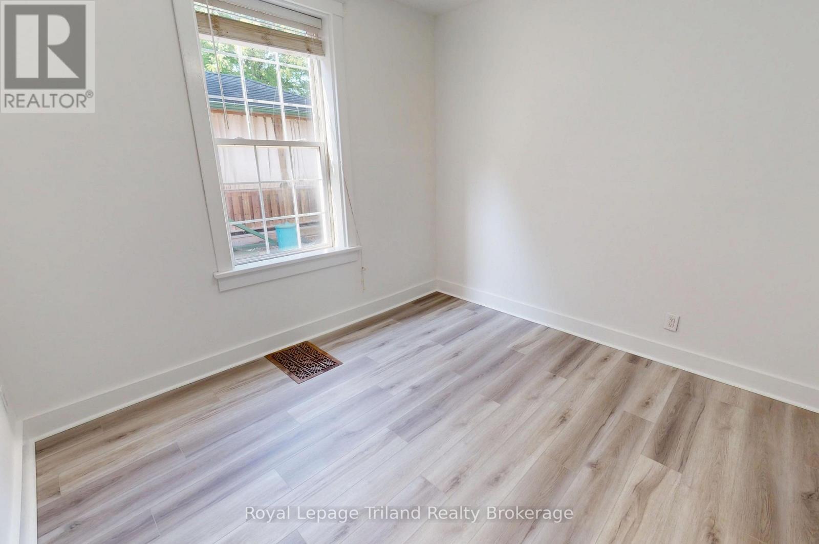 279 Vansittart Avenue, Woodstock (Woodstock - North), Ontario  N4S 6G4 - Photo 5 - X13769956