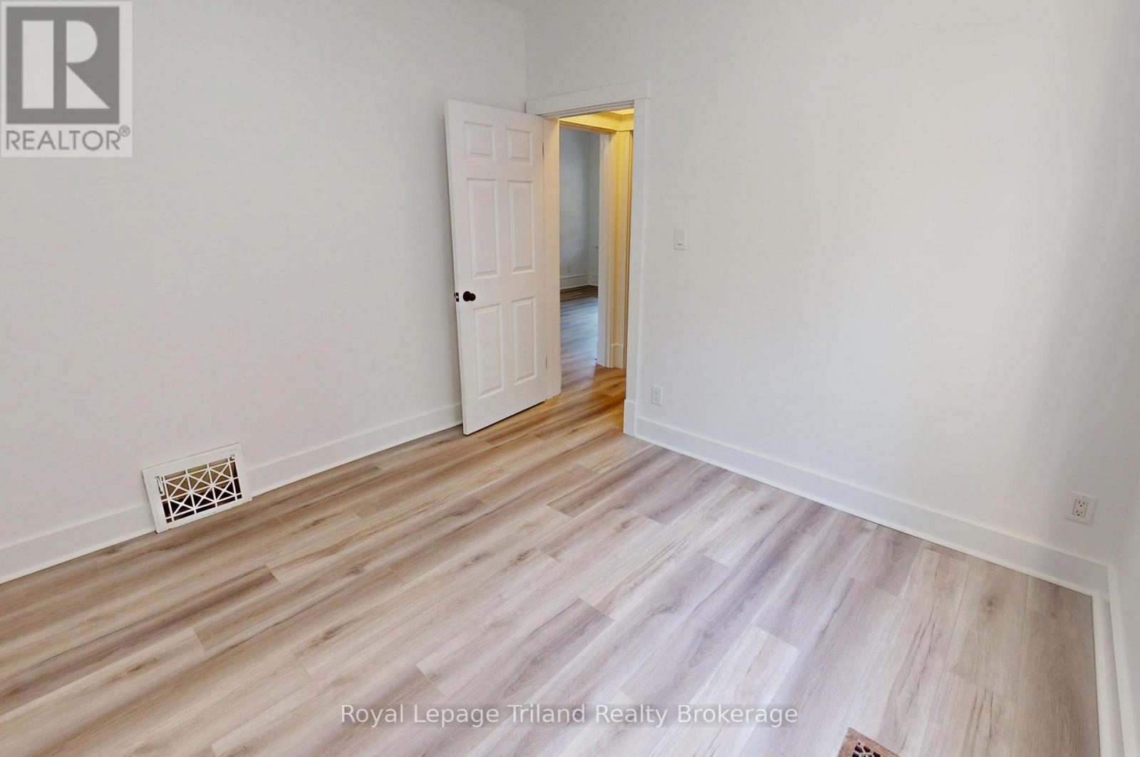 279 Vansittart Avenue, Woodstock (Woodstock - North), Ontario  N4S 6G4 - Photo 6 - X13769956