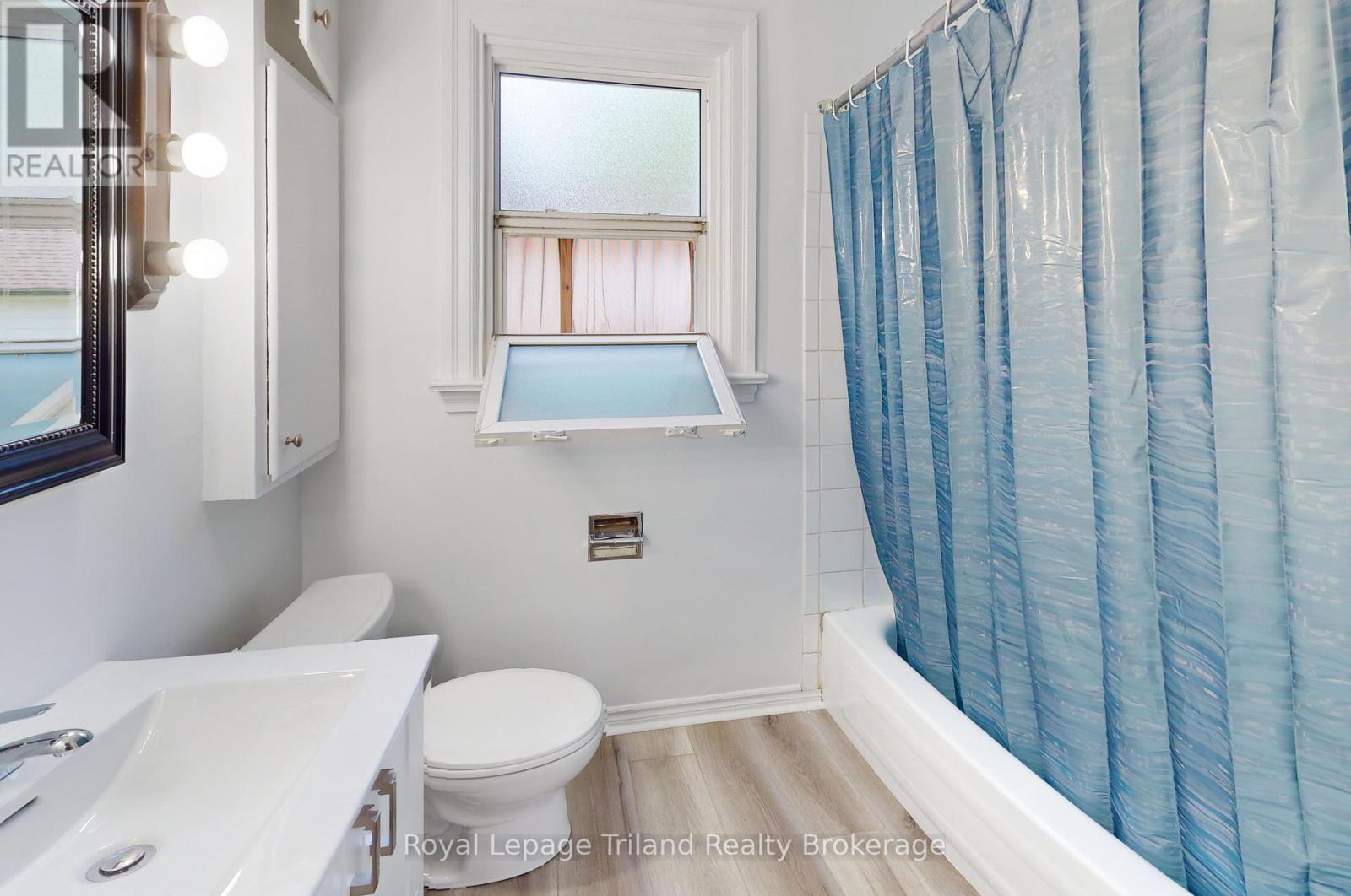 279 Vansittart Avenue, Woodstock (Woodstock - North), Ontario  N4S 6G4 - Photo 8 - X13769956
