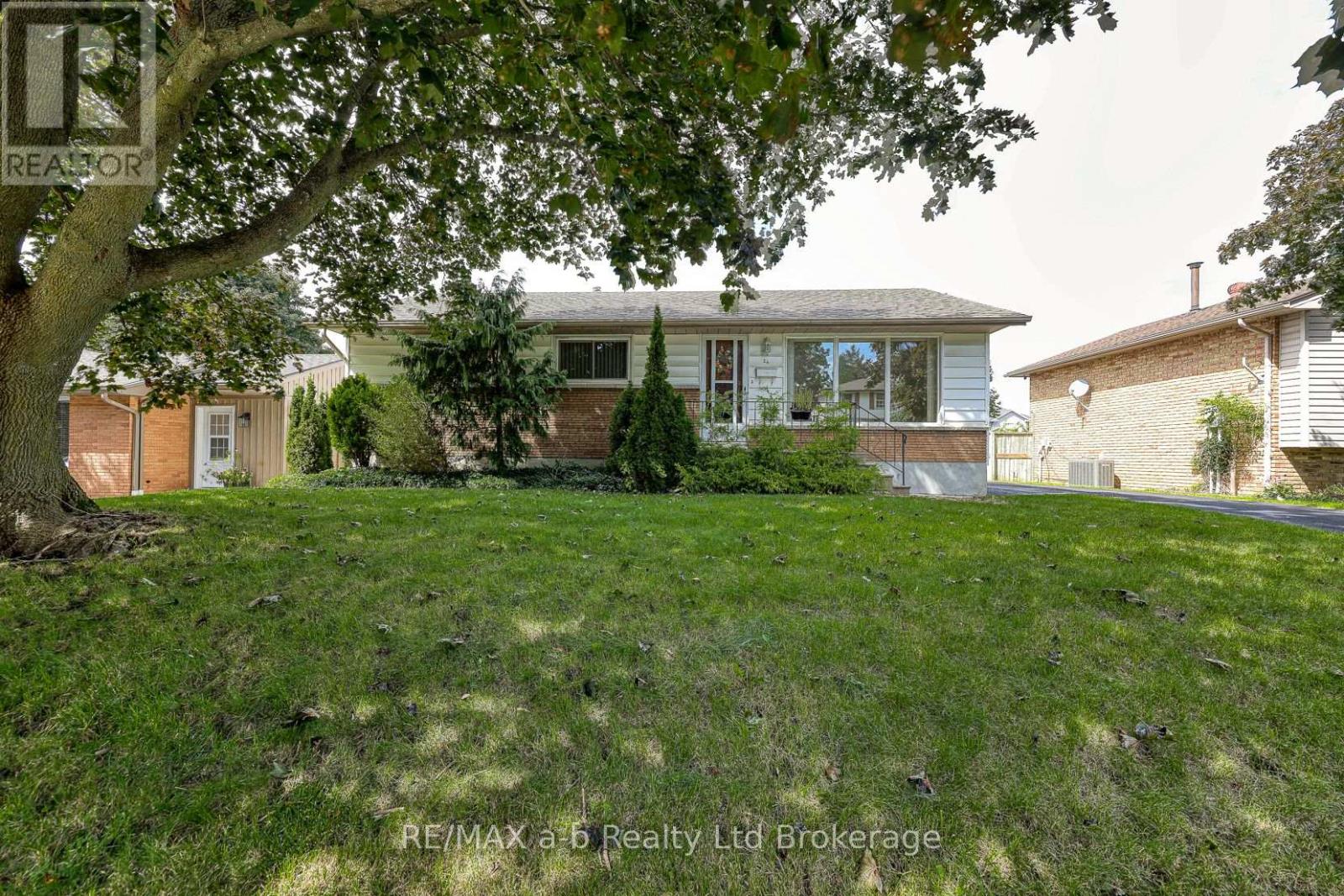 26 Glenn Avenue, Ingersoll (Ingersoll - South), Ontario  N5C 2C8 - Photo 2 - X13773598