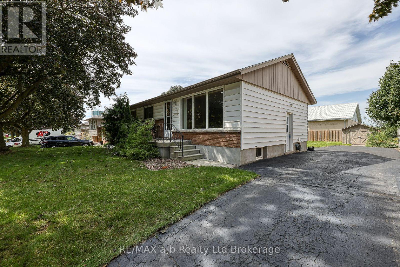 26 Glenn Avenue, Ingersoll (Ingersoll - South), Ontario  N5C 2C8 - Photo 4 - X13773598