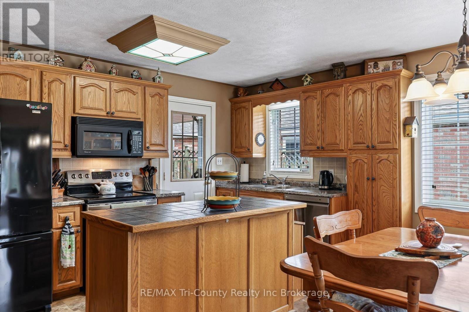 22 St Michael's Street, Norfolk (Delhi), Ontario  N4B 3C8 - Photo 9 - X13774282