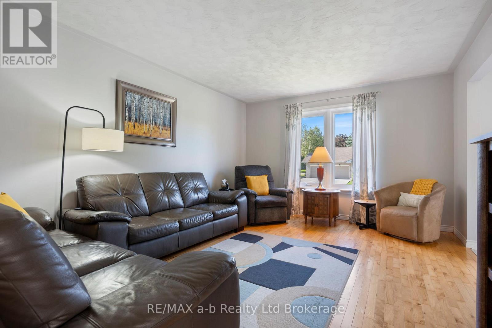 48 Denrich Avenue, Tillsonburg, Ontario  N4G 4W1 - Photo 5 - X13789564