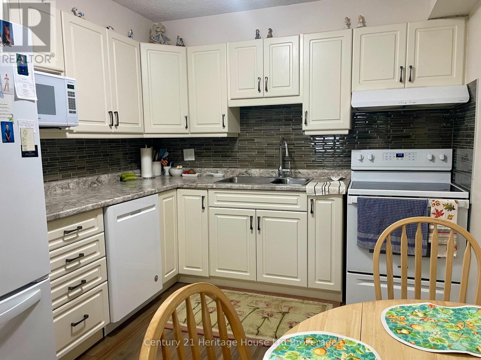 202 - 163 Ferguson Avenue, Woodstock (Woodstock - South), Ontario  N4V 1A6 - Photo 5 - X13813618