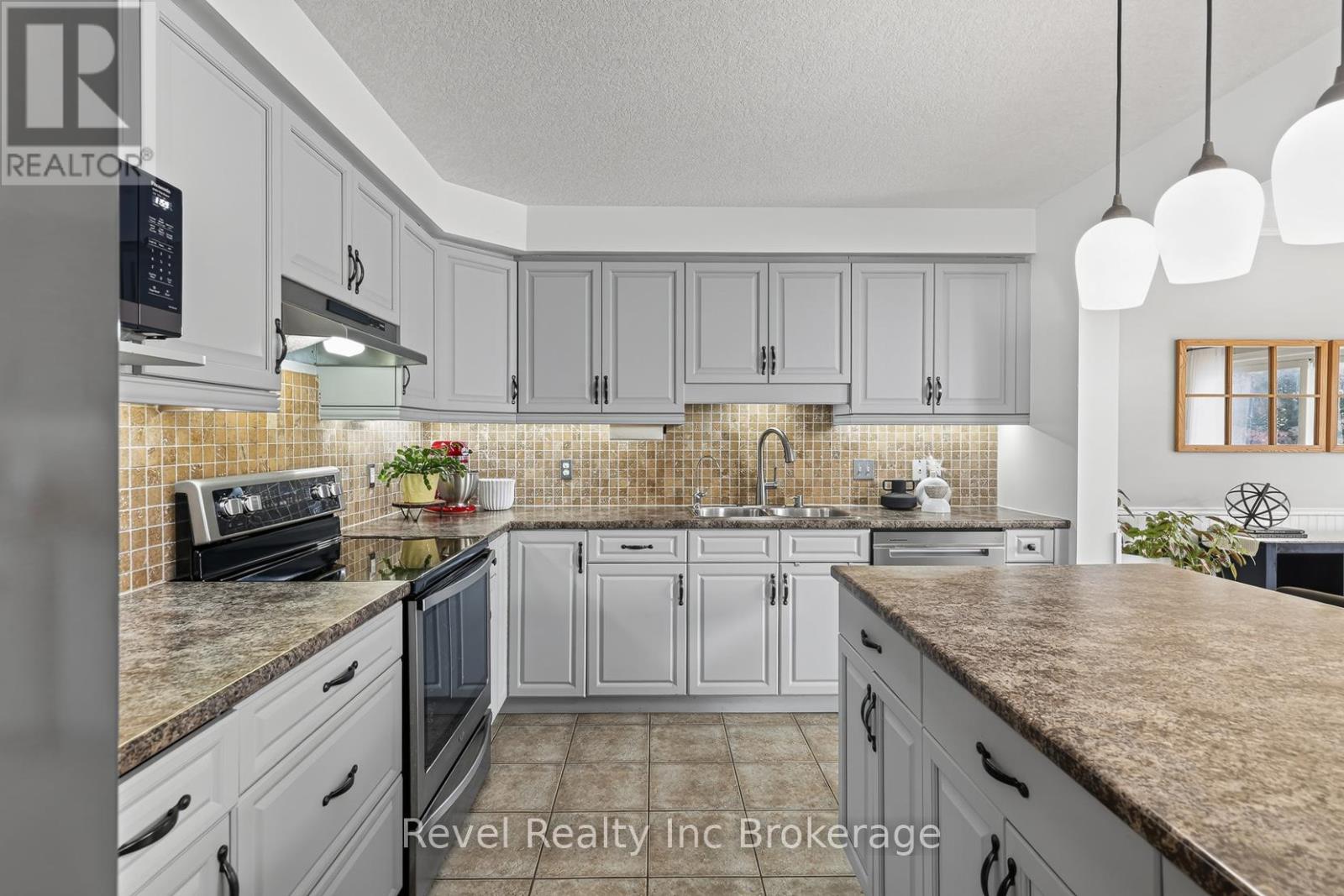762 Frontenac Crescent, Woodstock (Woodstock - South), Ontario  N4V 0B1 - Photo 10 - X13815432