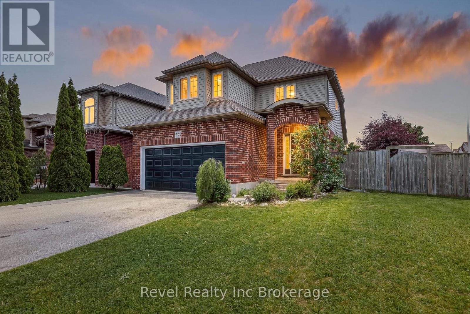 762 Frontenac Crescent, Woodstock (Woodstock - South), Ontario  N4V 0B1 - Photo 3 - X13815432