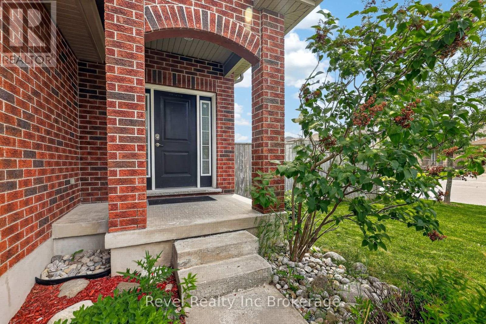 762 Frontenac Crescent, Woodstock (Woodstock - South), Ontario  N4V 0B1 - Photo 5 - X13815432
