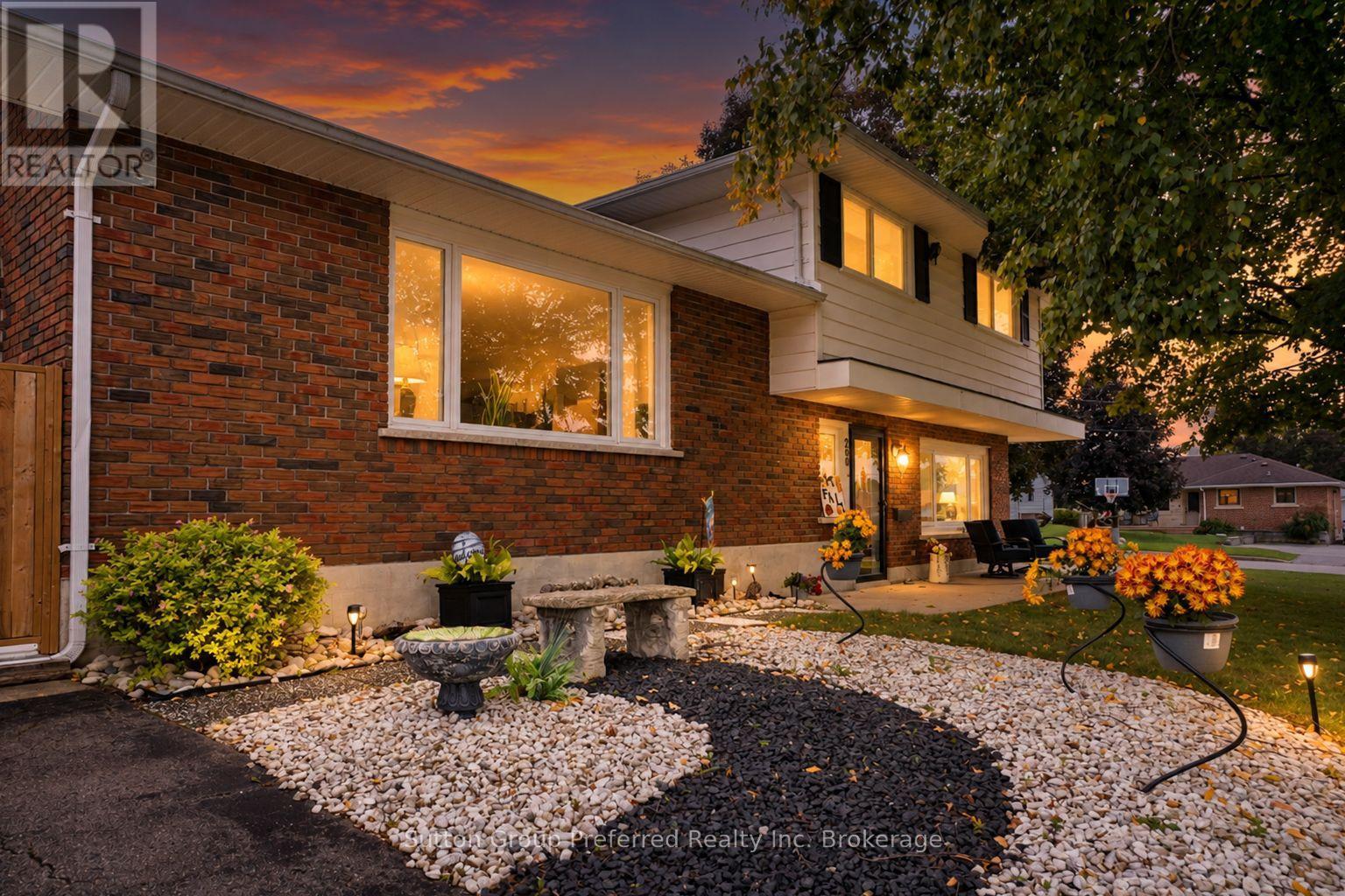 260 Ferncrest Road, Woodstock (Woodstock - North), Ontario  N4S 7S7 - Photo 2 - X13822772