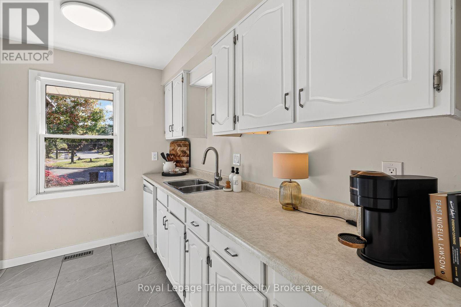 43 Dundee Court, London South (South G), Ontario  N6C 5E4 - Photo 13 - X13831286