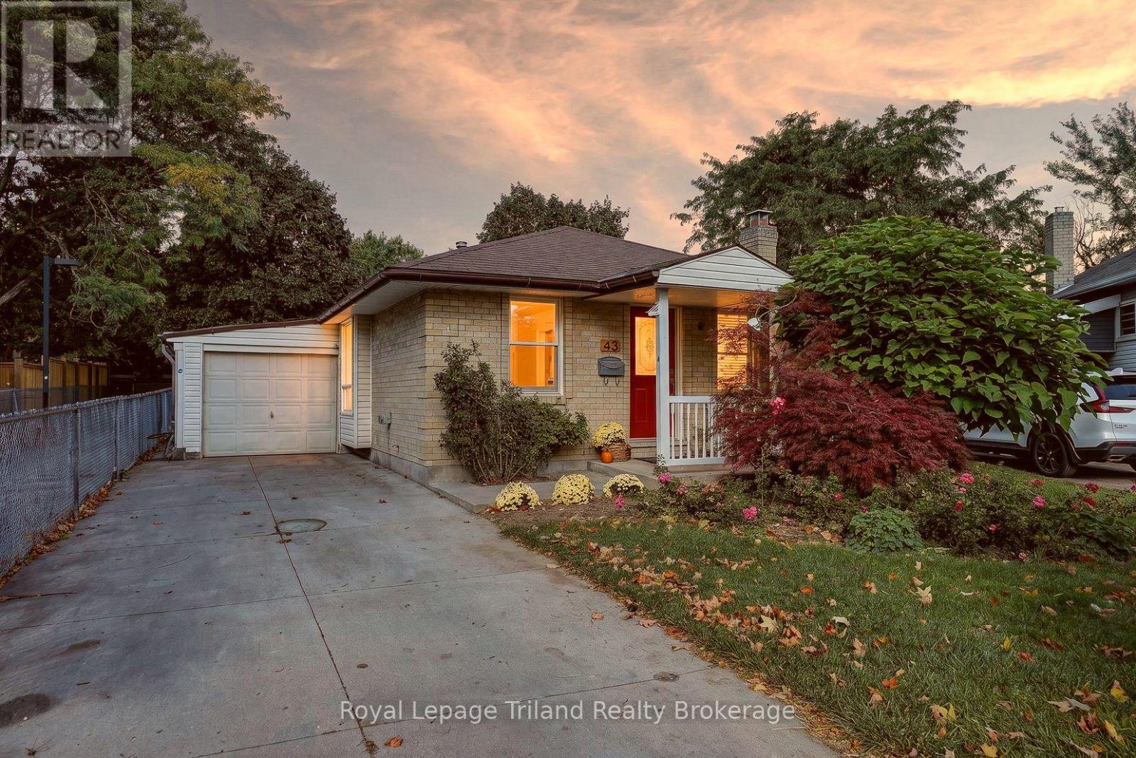 43 Dundee Court, London South (South G), Ontario  N6C 5E4 - Photo 2 - X13831286