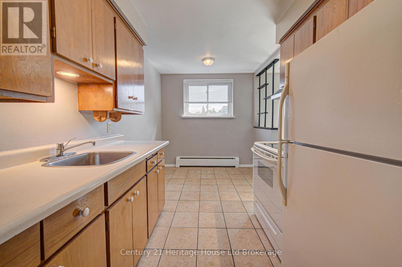 401 - 770 Hughson Street, Woodstock (Woodstock - North), Ontario  N4S 4P5 - Photo 5 - X13832388