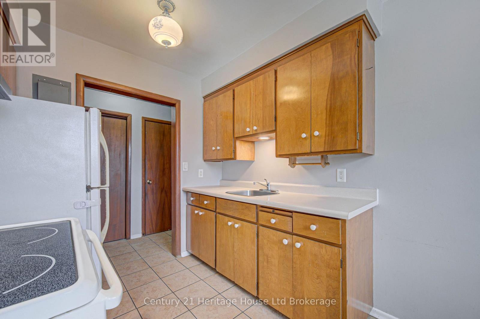 401 - 770 Hughson Street, Woodstock (Woodstock - North), Ontario  N4S 4P5 - Photo 7 - X13832388