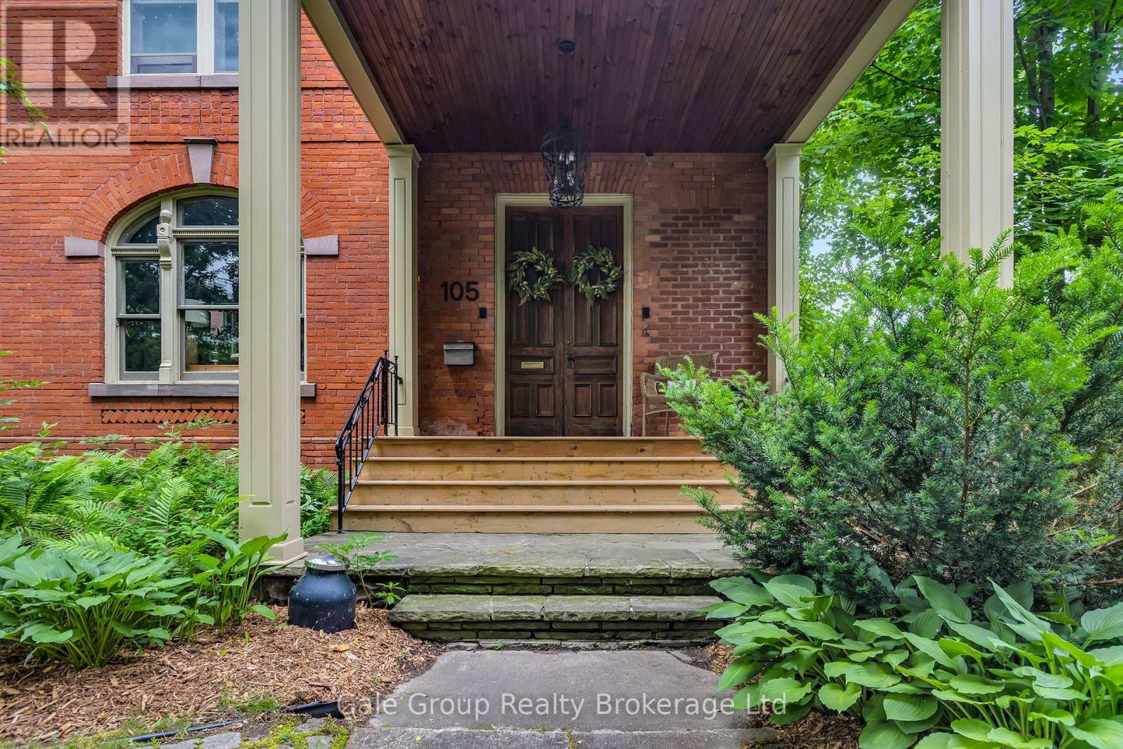 105 Vansittart Avenue, Woodstock (Woodstock - North), Ontario  N4S 6E5 - Photo 2 - X13852994