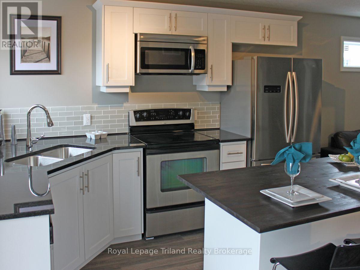6 - 687 Canterbury Street, Woodstock (Woodstock - North), Ontario  N4S 4L3 - Photo 3 - X13852998
